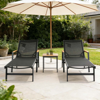 CHAISE LOUNGE