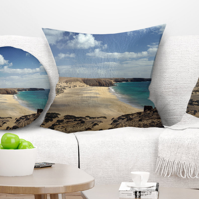 Coussin Bright Seashore avec Blue Waters - Sea & Shore, 18 po x 18 po, Coussin décoratif