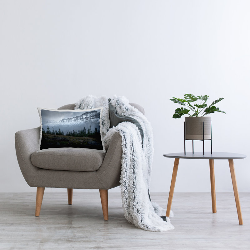 Conception de coussin décoratif First Snow Mountains