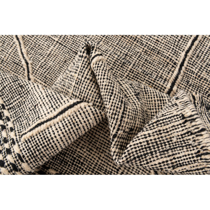 Tapis noir et blanc Oavia