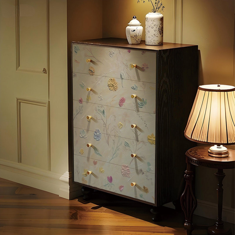 Commode en bois massif de style français