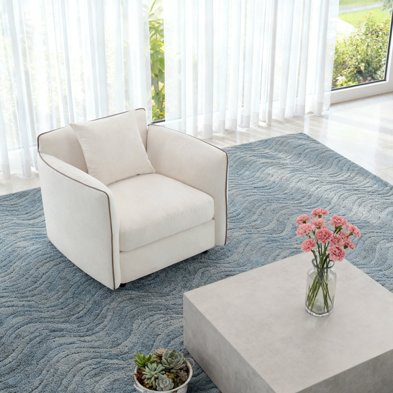 Chaise moderne en chenille beige avec coussin