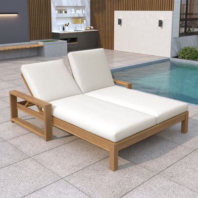 Double chaise longue d'extérieur, dossier réglable à 5 positions, bois massif, coussins indépendants doubles, contemporain, au bord de la piscine, détente sur le patio