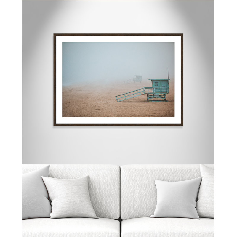 Manhattan Beach par Nathan Dumlao - reproduction d'art sur papier encadrée, Noyer, H 29,5 po x l 41,5 po x P 0,75 po