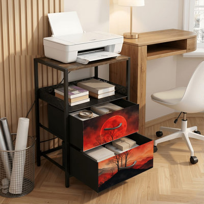 Table de chevet avec station de recharge, table de chevet à 2 tiroirs avec ports USB et prises électriques, tablette ouverte, table de chevet noire pour chambre ou salon, imprimé avec silhouette de lune rouge, arbres et paysage de montagne sombre