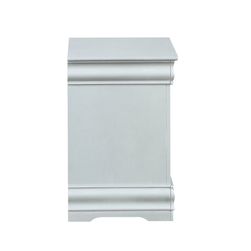 Table de chevet à finition platine avec fabrication de qualité - pièce