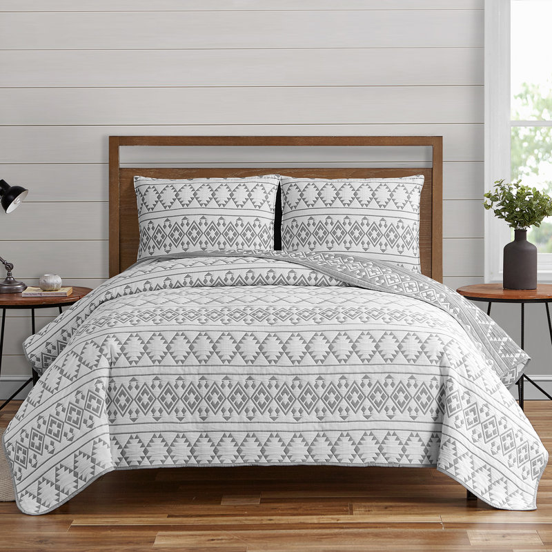 DESIGN STUDIO Kai Tribal All-Season Soft Woven Matelasse Jacquard Reversible Cotton Blend Quilt Set, Gray