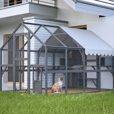 Enclos de luxe pour chat avec 2 cabanes de détente et installations pour le confort des chats