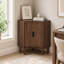 Armoire de rangement cannelée d'angle avec portes coulissantes et tablettes réglables