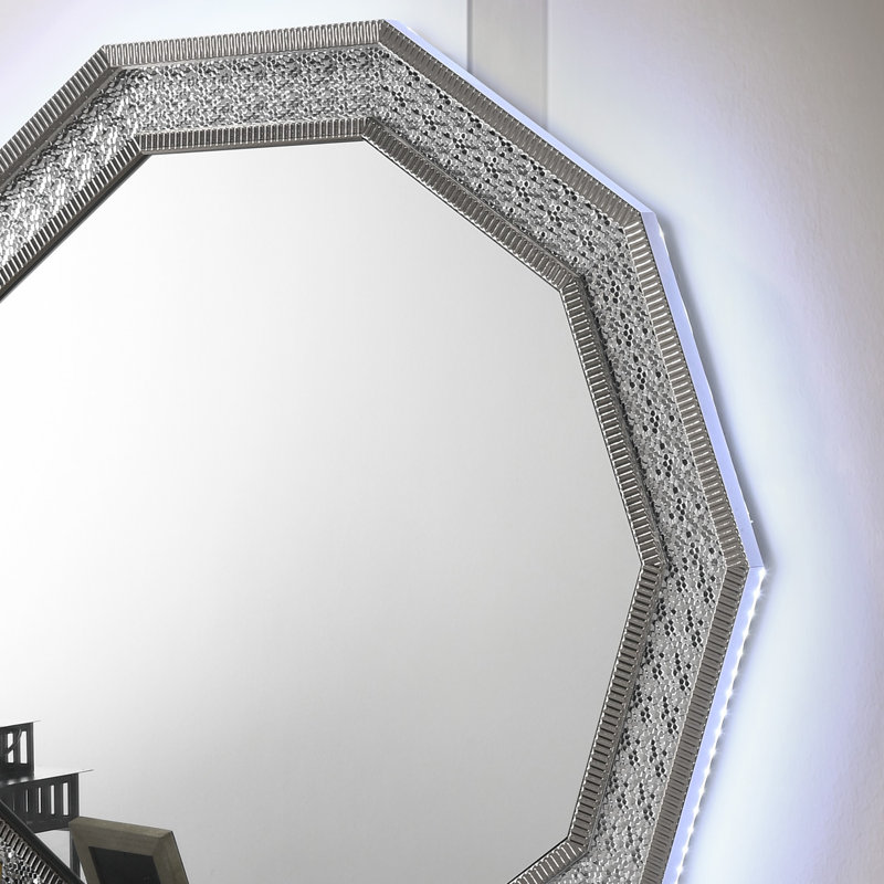 Ensemble de chambre à coucher Minardi, Cinq pièces : Lit, 2 tables de chevet, commode, m