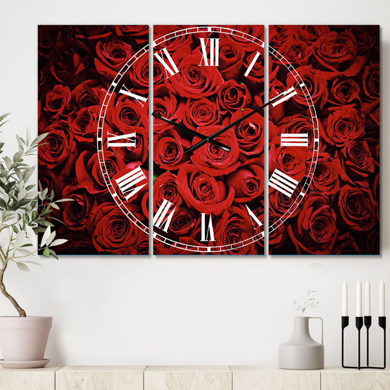 Winter Red Rose - Horloge murale traditionnelle