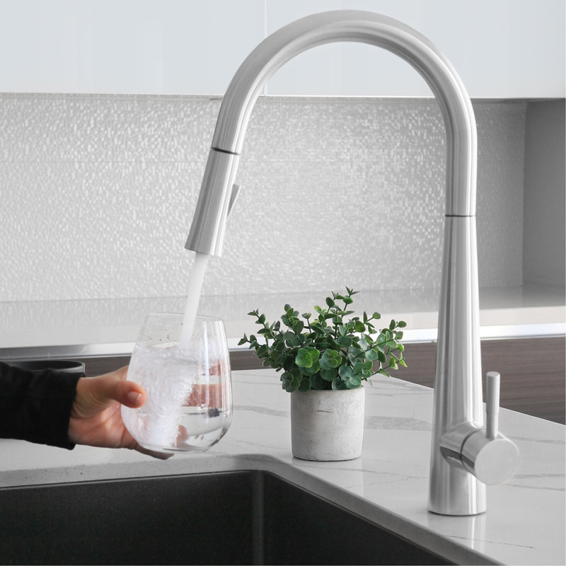 Siena Modern Single Handle Kitchen Faucet, Chrome poli