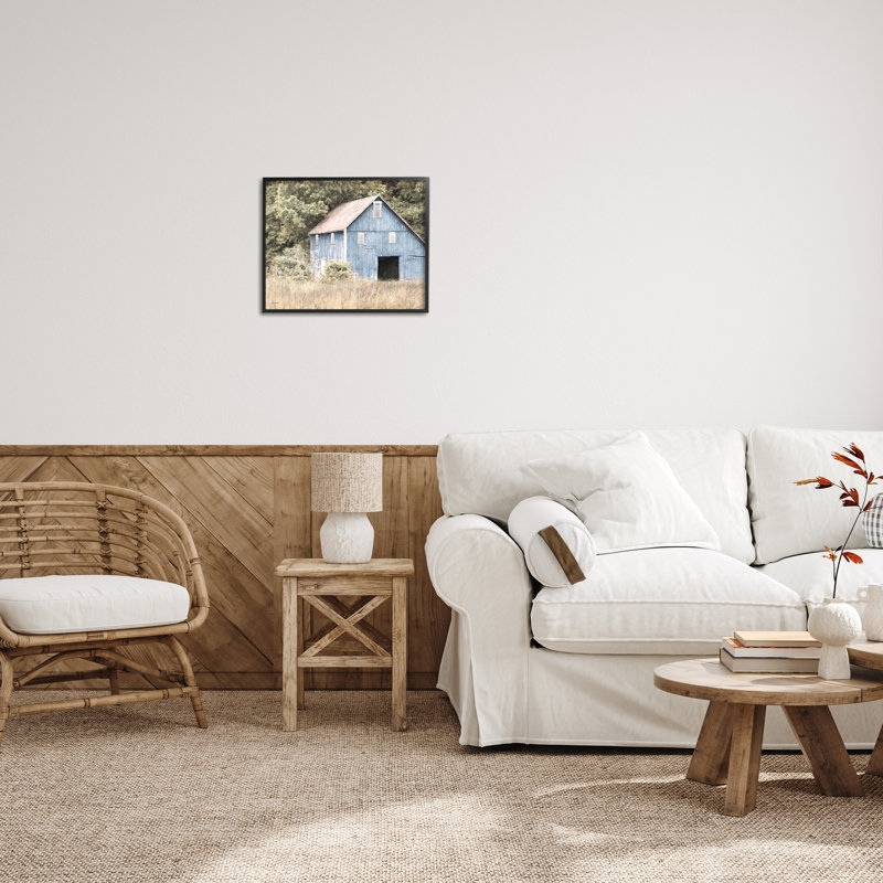 «Rustic Blue Barn», estampe numérique encadrée par Lori Deiter, H 16 po x l 20 po, Giclée encadrée noir minuit