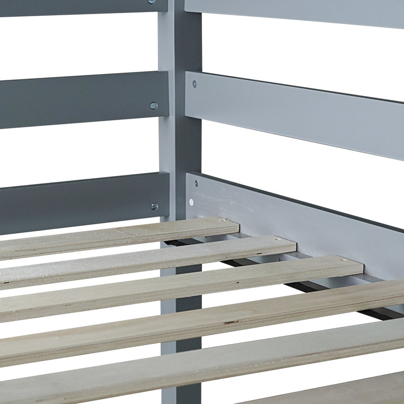 Lit mezzanine simple en bois d'hévéa avec bureau et garde-corps gris, offre une chambre confortable pour un garde-corps gris sécuritaire, créant un confort pratique