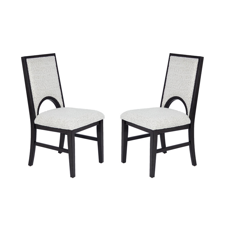 Chaise à découpes arquée en tissu blanc