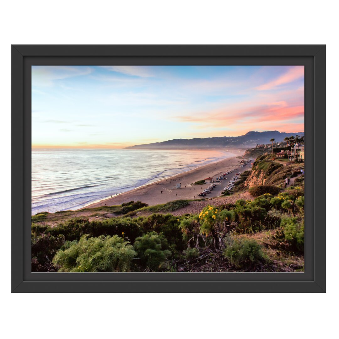 Gerahmtes Wandbild Küste und Strand mit Häusern