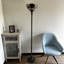 Lampe torche sur pied Tonsey Tiffany rouge / jaune avec fleurs roses l 12 po x P 12 po x H 66 po