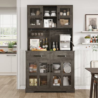 Armoire de garde-manger pour salon, huche de 71 po en bois micro-ondes avec rangement, station de charge et supports à vin, gris chêne