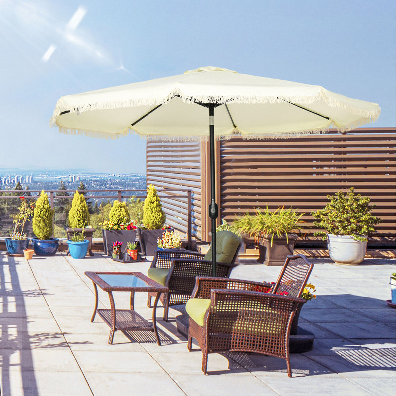 Parasol de patio de 9 pi avec bouton poussoir inclinable et manivelle Outsunny, Blanc, crème