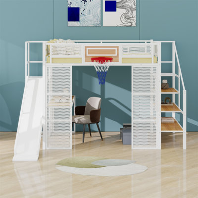 Lit mezzanine en métal avec bureau intégré, garde-robe ouverte, panier de basketball, glissade et escalier