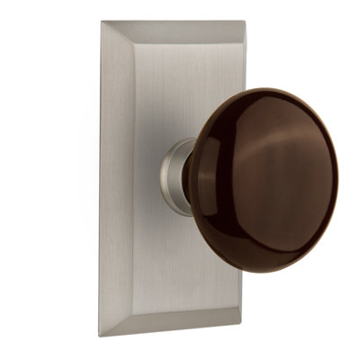Studio Plate with Brown Porcelain Door Knob