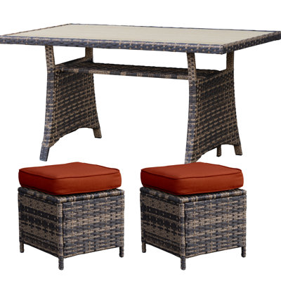 Table de salle à manger de patio avec repose-pieds