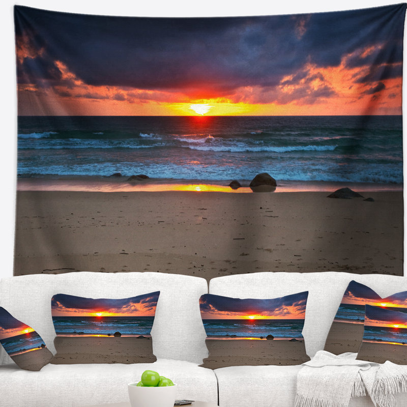 Tapisserie «Seashore Dramatic Colorful Sky Over Beach», H 78 po x l 92 po