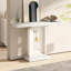 Console moderne avec base géométrique et accent doré, canapé d'entrée étroit pour espaces contemporains.