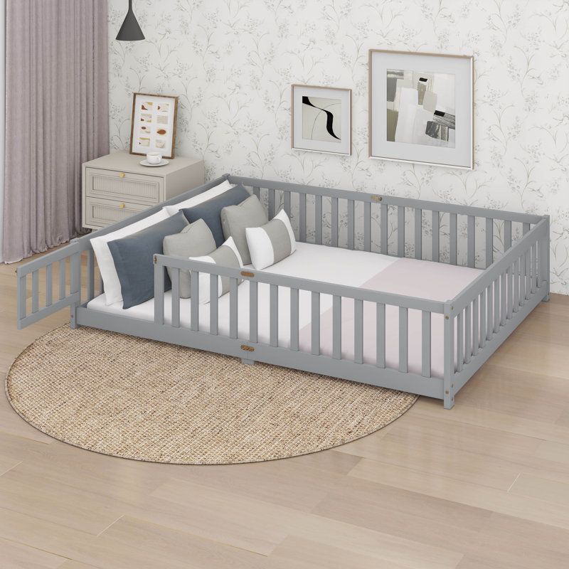Lit grand format avec clôture, porte, lit en bois d'hévéa avec garde-corps de sécurité, Gris
