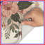 Tapis de bain rose à motif floral-677129122