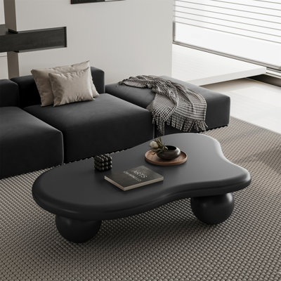 Table basse en forme de nuage avec 3 pieds sphériques