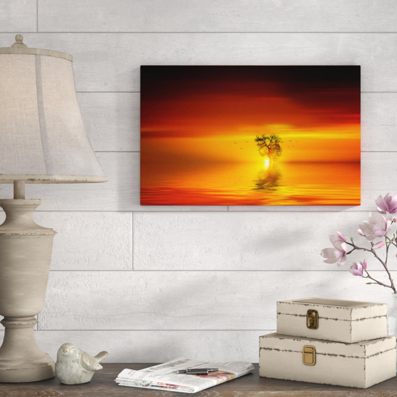 «Wonderful Tree with Birds at Sunset», photographie, H 16 po x l 32 po x P 1 po, Toile tendue