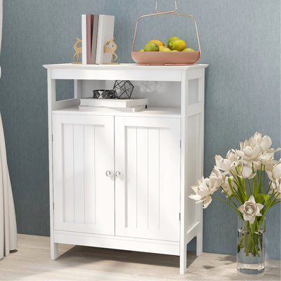Armoire de salle de bain blanche avec double volets, peinture lisse, grand rangement, assemblage simple requis debout en blanc, conception de porte à volet, grand espace de rangement peint, procédé