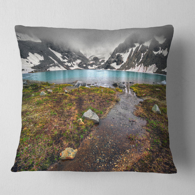 Coussin nuageux au-dessus du lac Mountain, 18 po x 18 po, Coussin décoratif