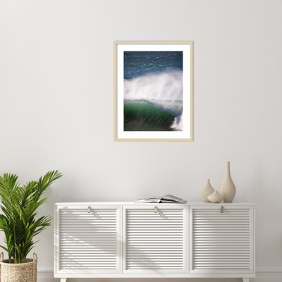 Reproduction d'art encadrée Liz Tube Wave par Shot par Clint Wood