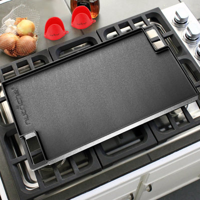 NutriChef 18 in. Cast Iron Non-Stick Reversible Grill and Griddle Pan