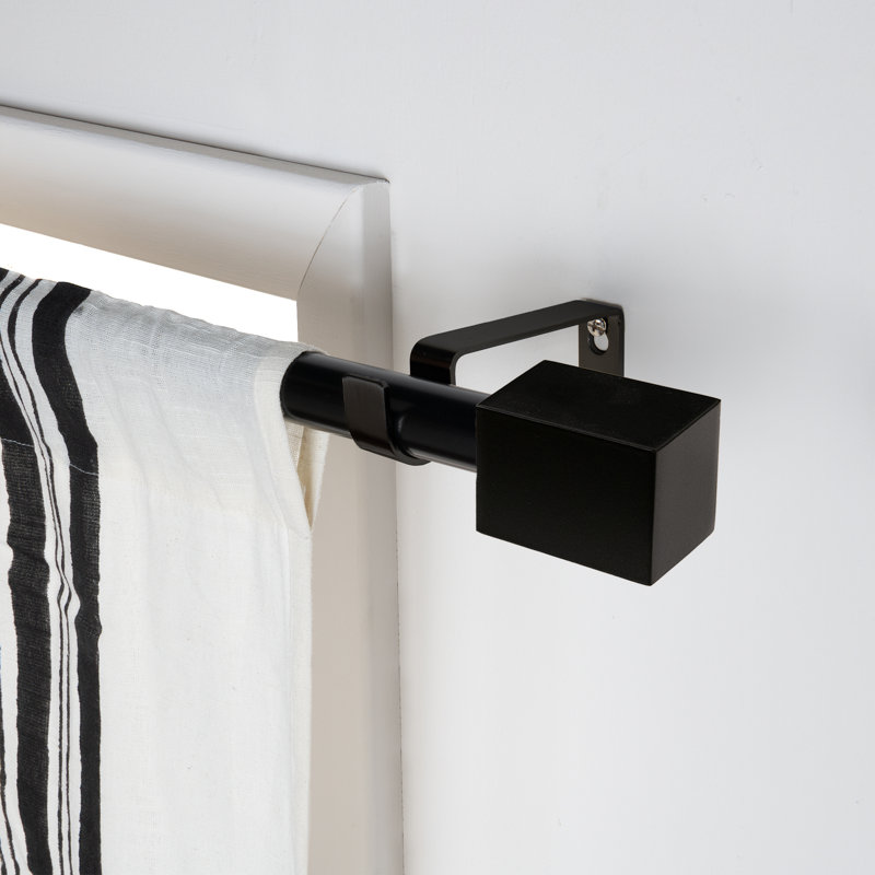 Tringle à rideaux simple réglable 1 po Audrinah, H 1,5 po x l 84 po x P 1,5 po, Noir