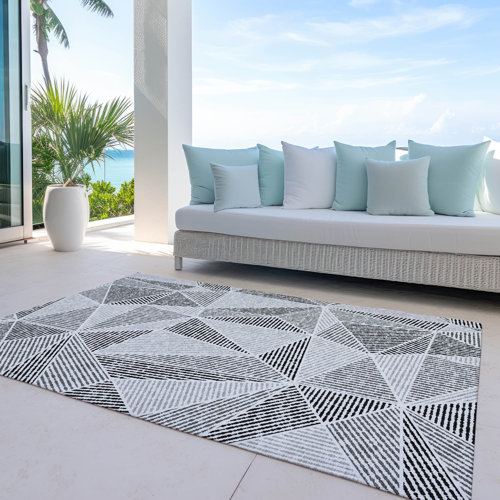 Langley Street Itzayana Washable Geometric Indoor / Outdoor Rug ...
