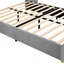 Grand lit plateforme tapissier avec ports de charge et tablettes de rangement