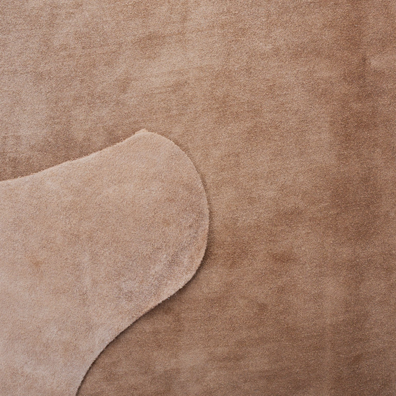 Tapis beige en peau de vache fait à la main