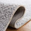 Tapis gris / ivoire en polyester touffeté à la main Innila-326685806
