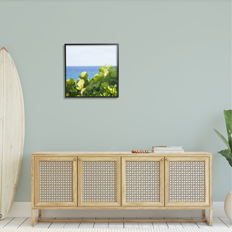 Plantes luxuriantes au loin, Giclée encadrée noir minuit, H 24 po x l 24 po x P 1,5 po