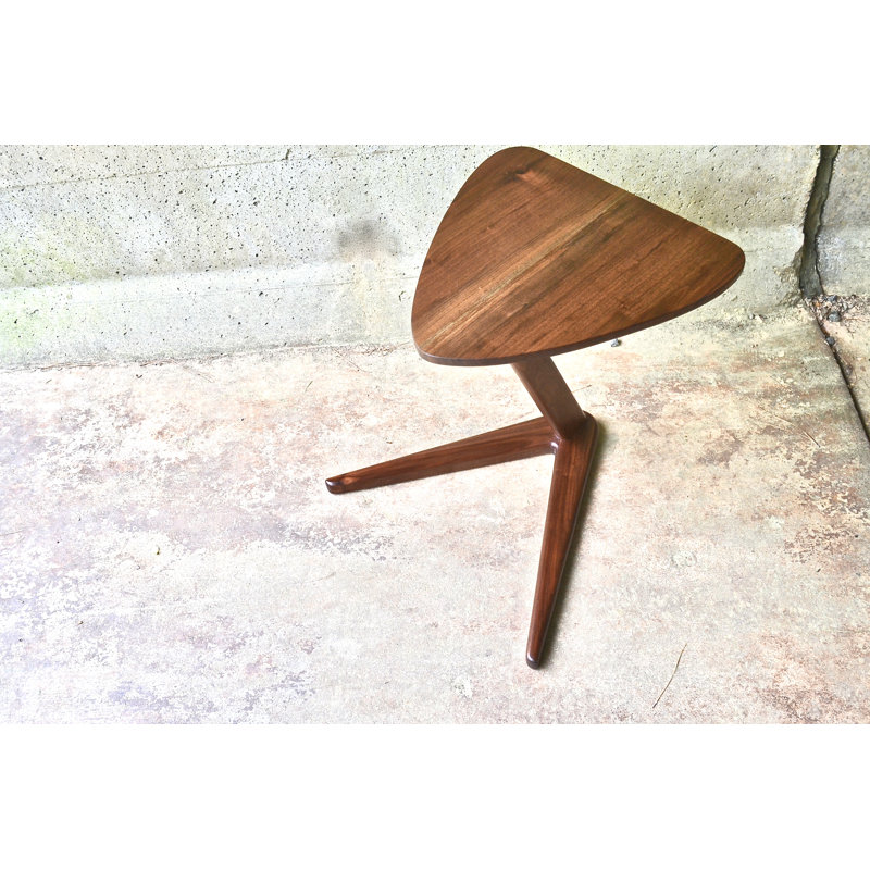 Table de bout abstraite en bois massif