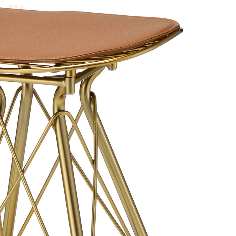 Élégant ensemble de tabourets de bar en cuir synthétique avec finition dorée Dragea Whiskey