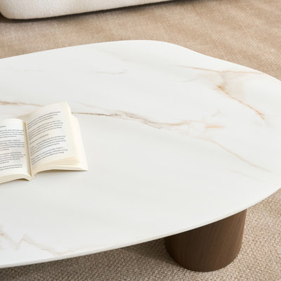 Table basse de 54 po, plateau de table en pierre frittée, 3 pieds en acier inoxydable, forme libre
