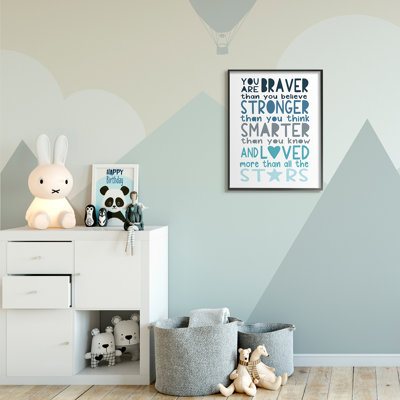Braver «Stronger Smarter And Love», typographie en bleu