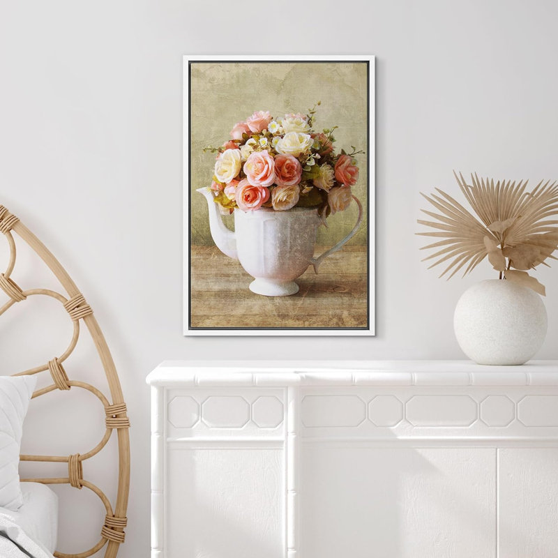 «Pink and White Roses In Watering Can Vase Floral Plants», photographie d'art rustique sur toile, Cadre flottant blanc
