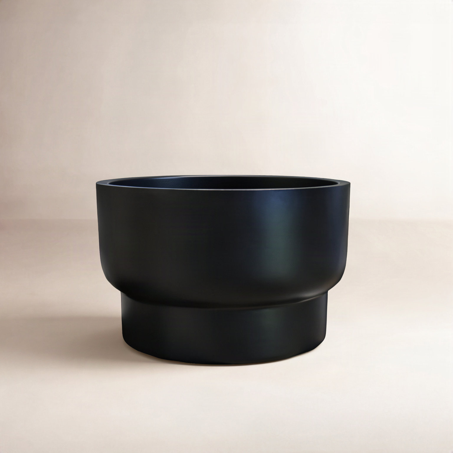 Fiberglass Round Planter, Black