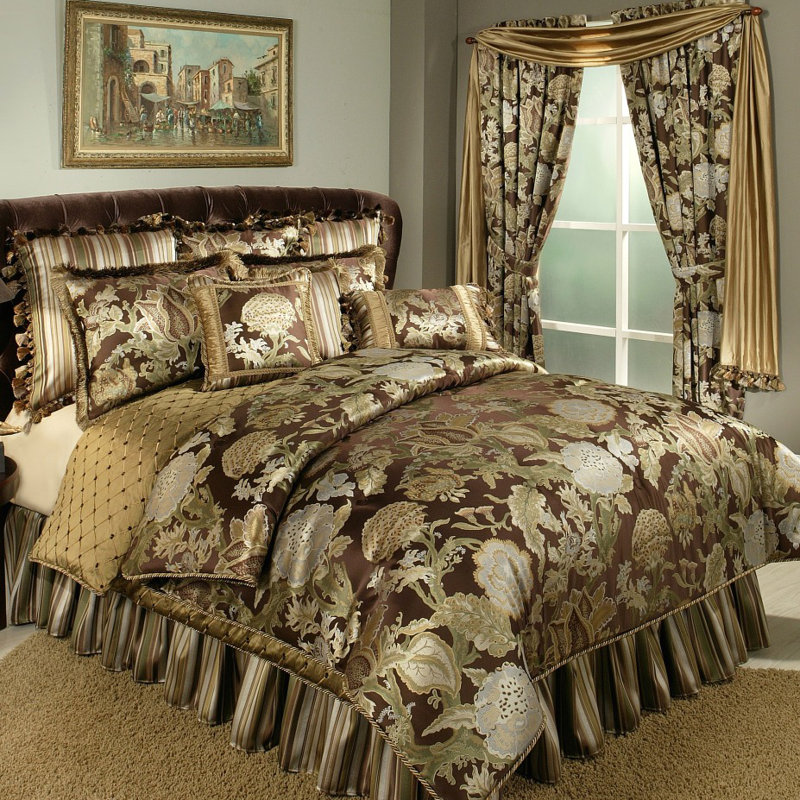 Wonderland Traditional Floral Comforter