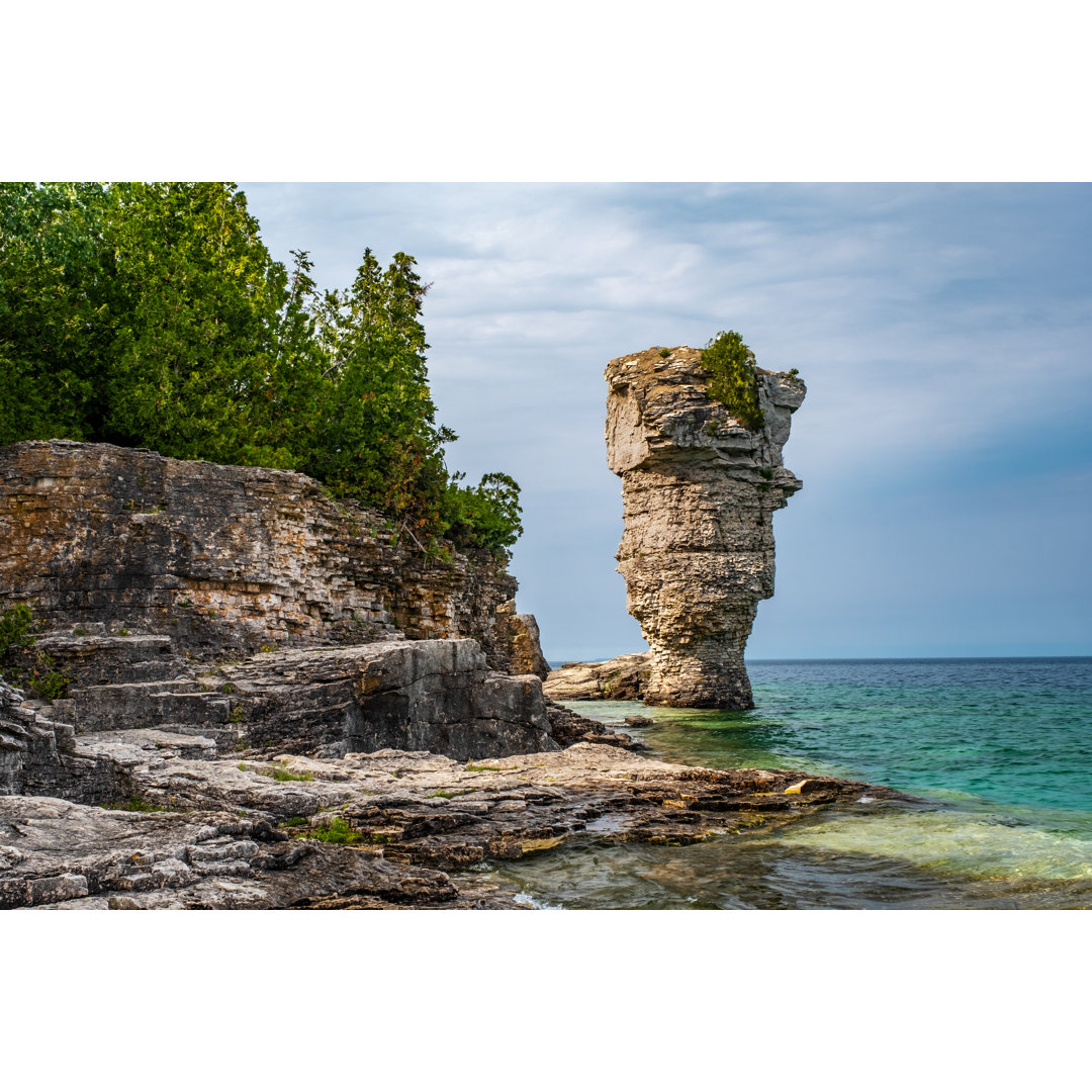 Sea Stack Rock Pillar von John Fader - Wrapped Canvas Photograph